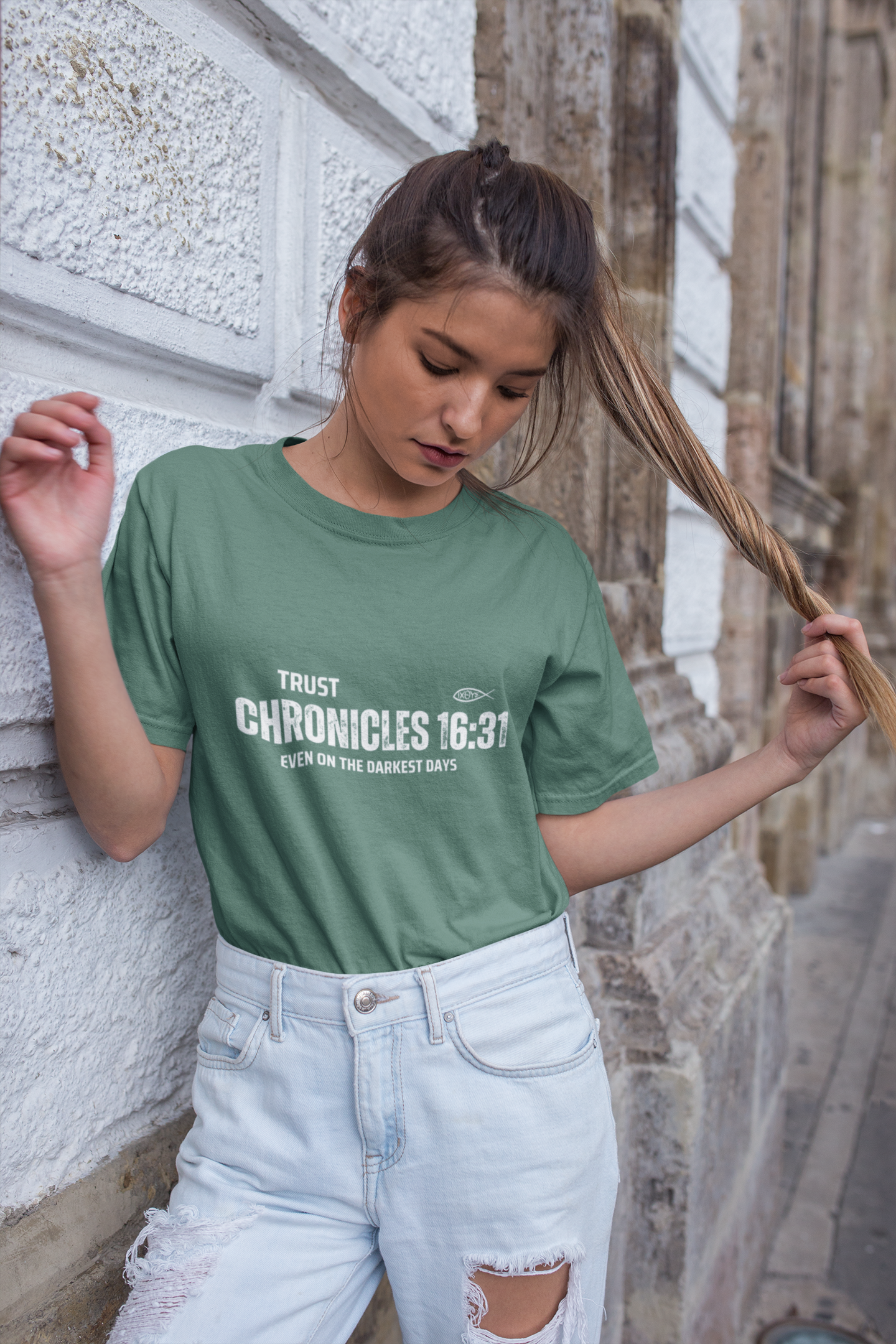 Trust Chronicles 16:31 T-Shirt - Even on the Darkest Days